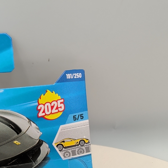 Mattel Hot Wheels Ferrari SF90 Stradale - Gray - Picture 4 of 6